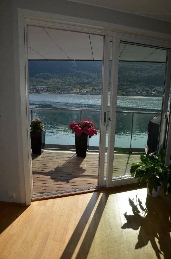 Sea View City Apartment Tromso Exterior photo